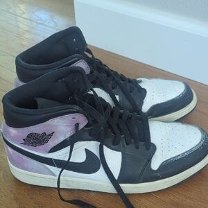 Jordan Women's Black and Lavender Sneakers